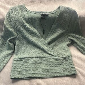 Cropped long sleeve shirt